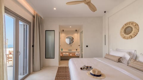 Bed, Bathroom, Photo of the whole room, Bedroom, fireplace