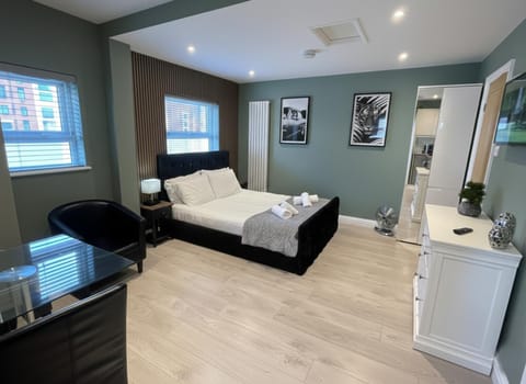 Kitchen or kitchenette, Photo of the whole room, Seating area, Bedroom, towels