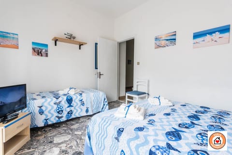 View (from property/room), Photo of the whole room, Bedroom, Guests, Sea view, children, young children, Family, locker, towels, air conditioner