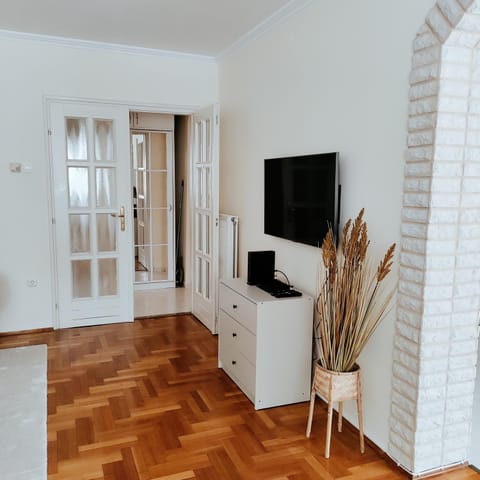 Communal lounge/ TV room, TV and multimedia