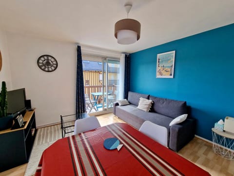 TV and multimedia, Balcony/Terrace, Living room, Seating area