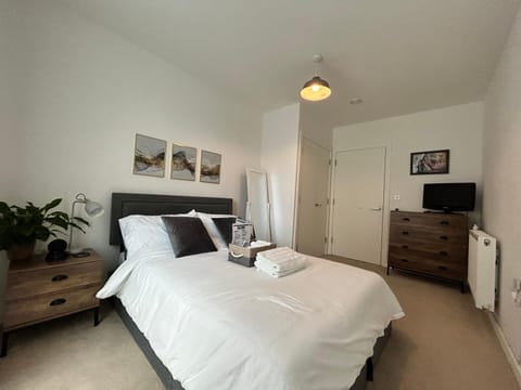 Bed, TV and multimedia, Bedroom, towels, wardrobe