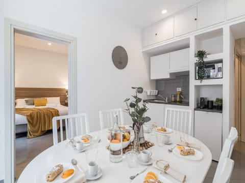 Kitchen or kitchenette, Food and drinks, Photo of the whole room, Dining area, Food