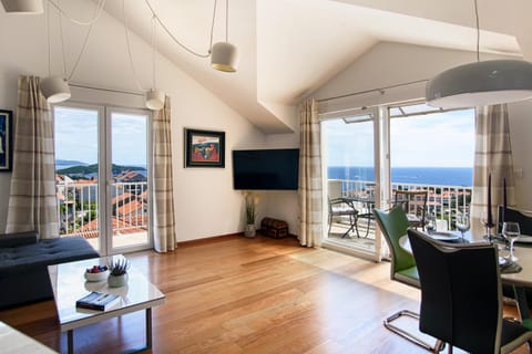 TV and multimedia, Living room, Dining area