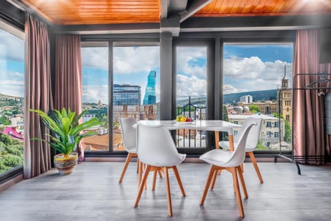 View (from property/room), Seating area, Dining area