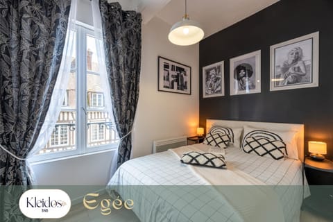 Bed, TV and multimedia, Bedroom