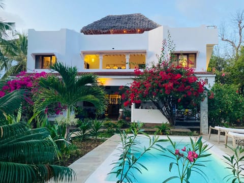 Property building, Garden, Balcony/Terrace, Garden view, Swimming pool