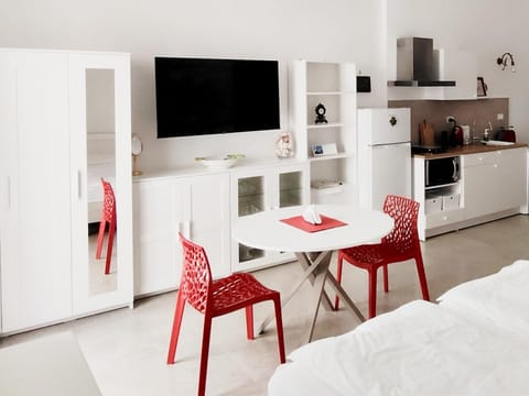 TV and multimedia, Kitchen or kitchenette, Living room, Dining area