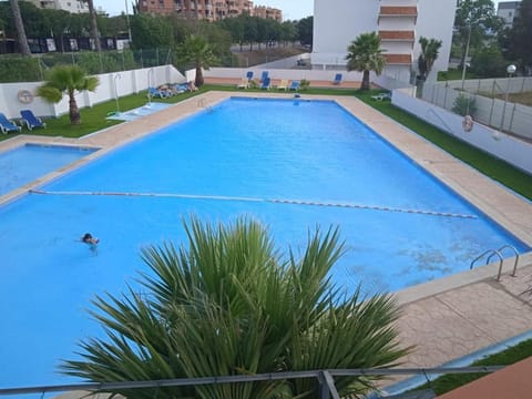 Day, Swimming pool