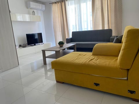 Communal lounge/ TV room, air conditioner