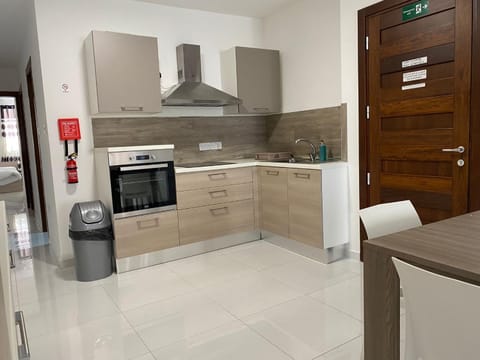 Kitchen or kitchenette, dishwasher, minibar, oven, pet friendly, stove