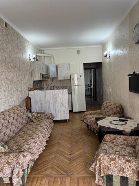 TV and multimedia, Kitchen or kitchenette, Living room, Seating area