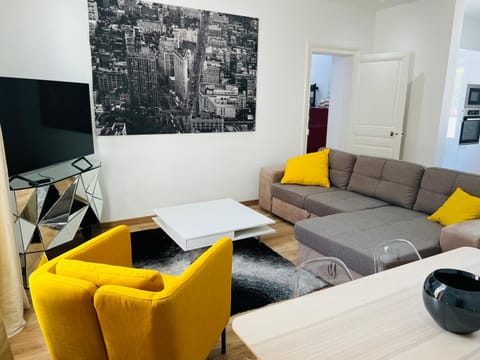 Communal lounge/ TV room, TV and multimedia