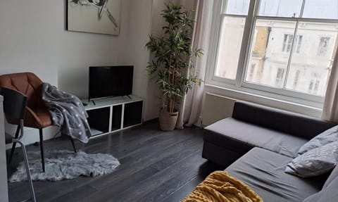 Communal lounge/ TV room, TV and multimedia, Living room, Photo of the whole room, Seating area, Evening entertainment