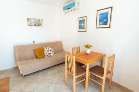 Cozy 1 bedroom apt/terrace/garden Apartment in Bol