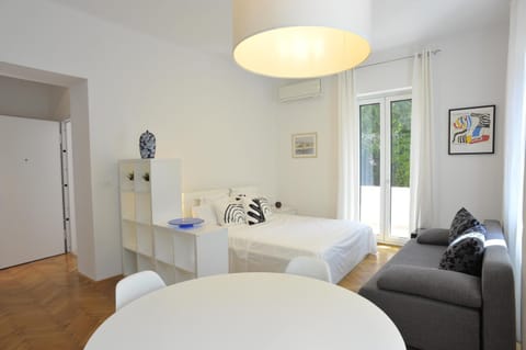 Bed, Living room, Seating area, Bedroom