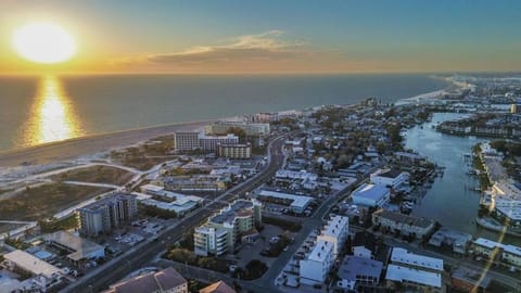 Waterfront Boat Lift Bungalow House in Treasure Island
