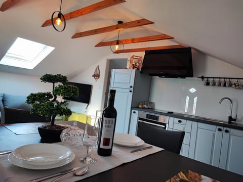 Kitchen or kitchenette, Dining area, pet friendly, stove