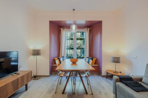 Communal lounge/ TV room, TV and multimedia, Living room, Seating area, Dining area