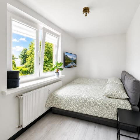 Bed, Living room, Bedroom