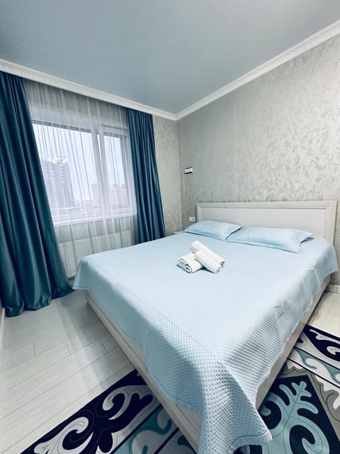 Bed, towels
