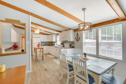 Bright Byrdstown Home with Views of Dale Hollow Lake House in Tennessee