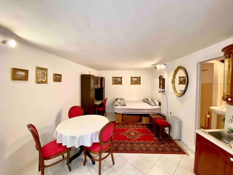 'Round the Corner Apartment in Piran