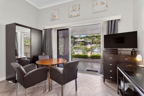 TV and multimedia, Dining area
