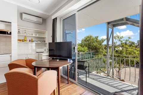 TV and multimedia, Dining area