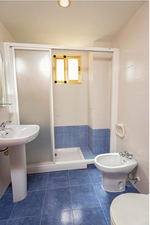 Shower, Toilet, bidet