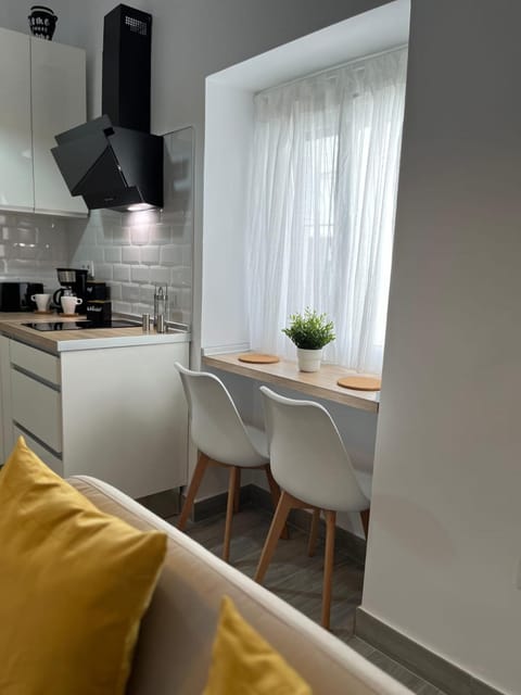 Kitchen or kitchenette, Seating area