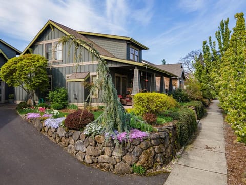 Neighborhood Nest home House in Hood River