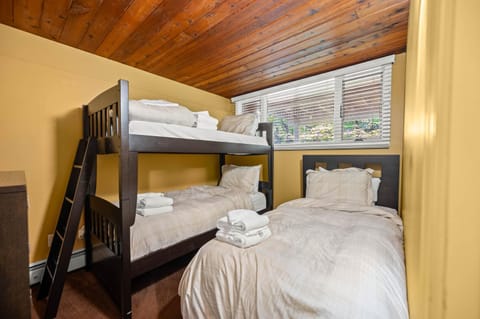 Alpine Court Chalet home House in Mendon