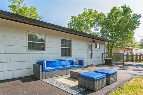 Charming Contemporary Family Home home House in Glenview