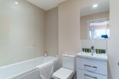 Fantastic 1 Bed Flat Manchester - Sleeps 3 Apartment in Salford