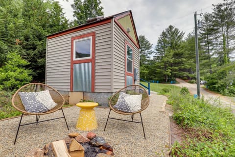 Tiny Home with Fire Pit Trail Access On-Site! Apartment in Swannanoa