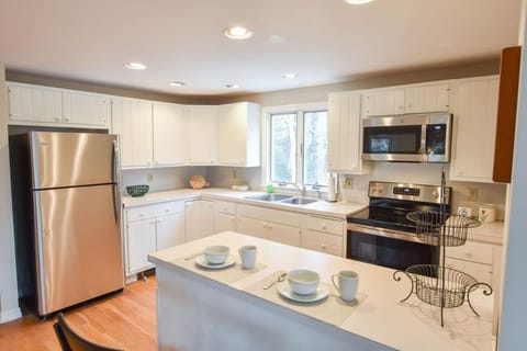 4 Mins to Bayside Beaches House in North Eastham