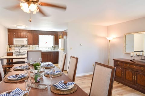 Minutes to Bayside Beaches House in North Eastham