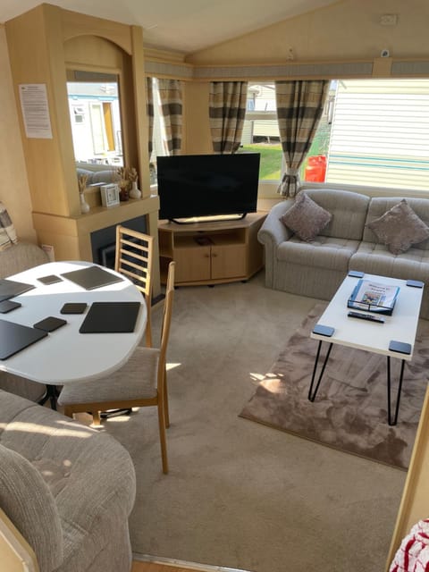 TV and multimedia, Seating area, Dining area, flat iron