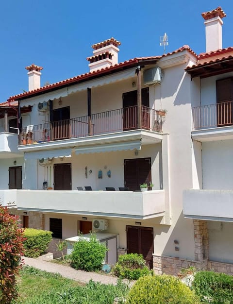 Property building, Day, View (from property/room), Balcony/Terrace