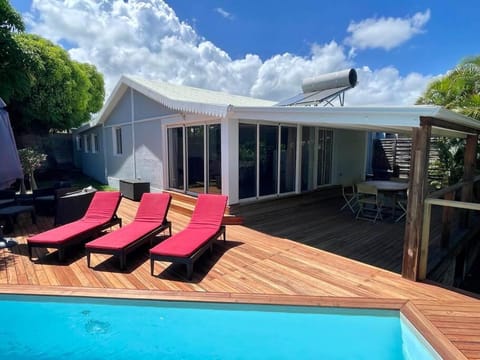 Patio, Garden view, Pool view, Swimming pool, sunbed
