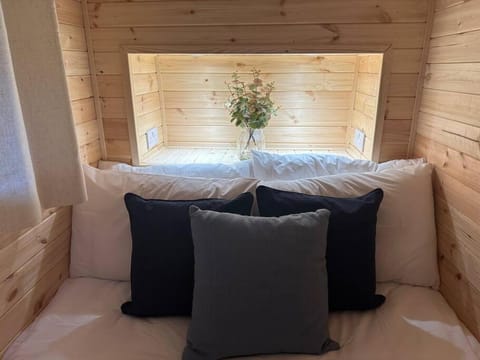 Foundry Farm Arch House in England