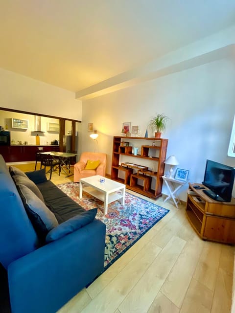 Communal lounge/ TV room, TV and multimedia, Living room, Dining area