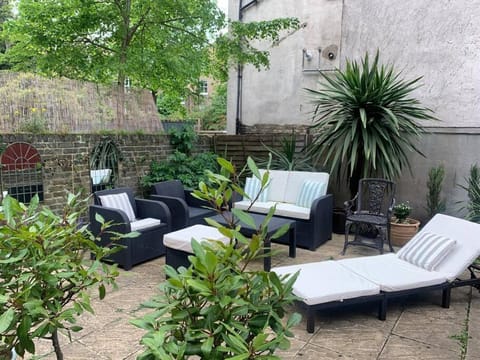 Seating area, Garden view, sunbed