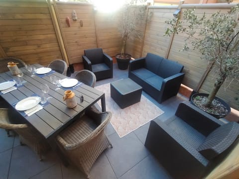 Patio, Dining area