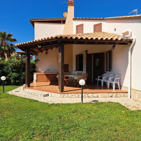Property building, Patio, Day, Garden, View (from property/room), Dining area, Garden view