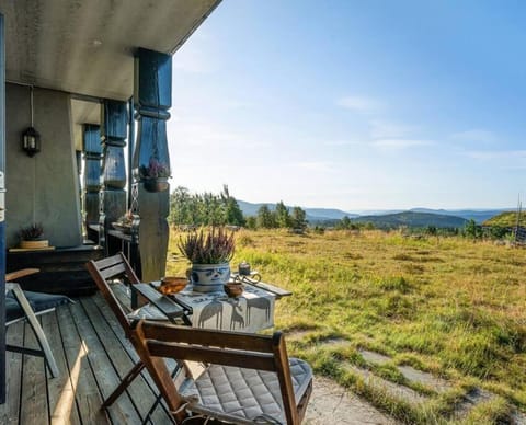 Natural landscape, Garden, Balcony/Terrace, Seating area, Dining area