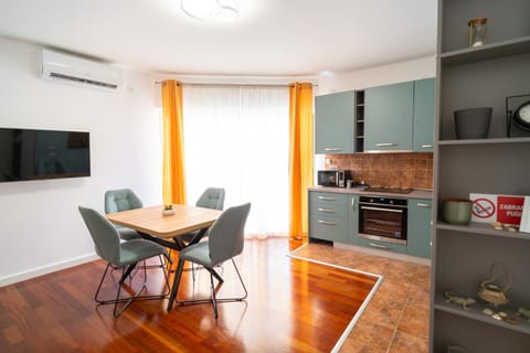 TV and multimedia, Coffee/tea facilities, Kitchen or kitchenette, Dining area, minibar, pet friendly, stove