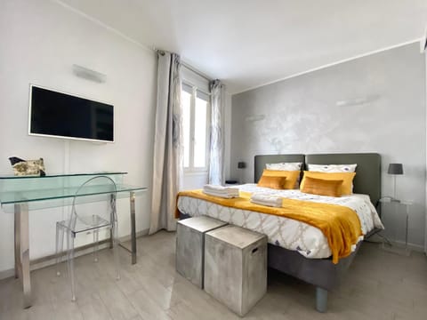 Photo of the whole room, Seating area, Bedroom