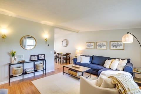 Three Oaks Home with Guest House - 8 Mi to Beach! House in Three Oaks